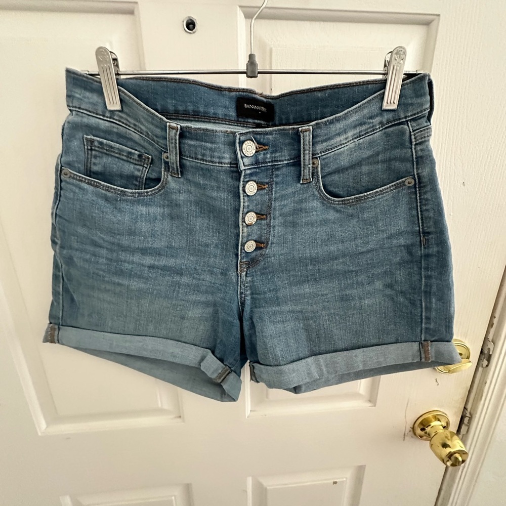 Banana Republic 3-inch shorts
